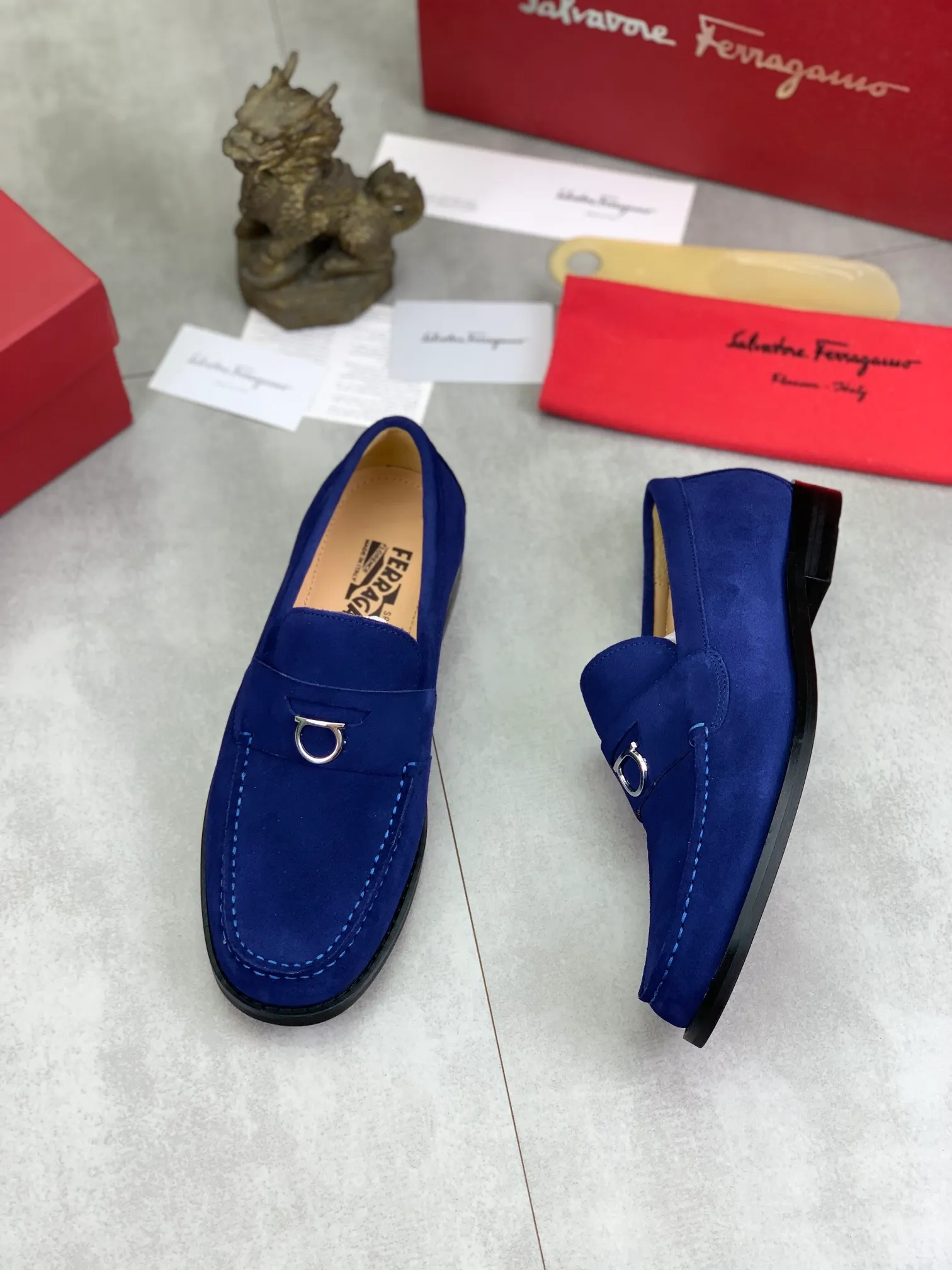 Men's Men's Shoes 💰P460💰[New Style] Water-dyed Niuli 🆘[Salvatore Ferragamo] Ferragamo's latest casual business leather shoes for men! Available at counters simultaneously! The fabric is made of specially imported original calfskin, the lining is made of imported water-dyed cowhide, and the original combination outsole is absolutely luxurious and leads the fashion trend. Matching code: 38-45; black or blue optional